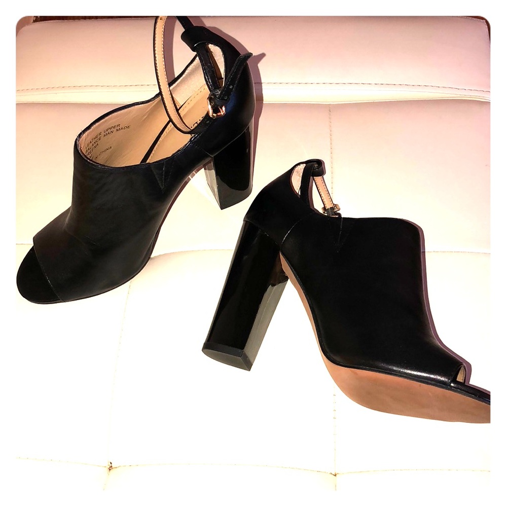 G.I.L.I black booties